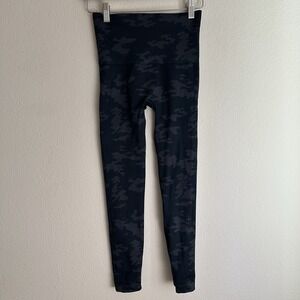 Spanx Leggings‎ Womens Medium Black Camo Look At Me Now Seamless Cropped Workout
